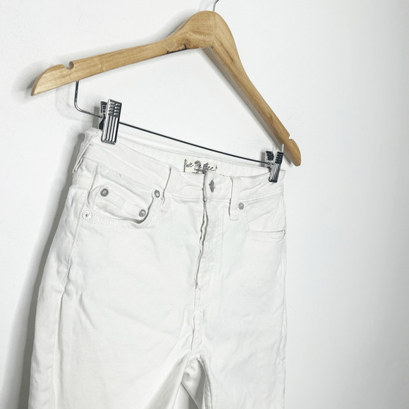 FREE PEOPLE Avery DENIM BERMUDA SHORT white cotton blend womens size 26 - Picture 3 of 10